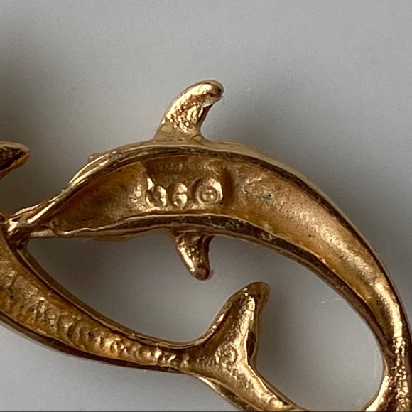⚡️Host Pick⚡️Vintage 14k Twin Dolphin Pendant - Picture 8 of 10